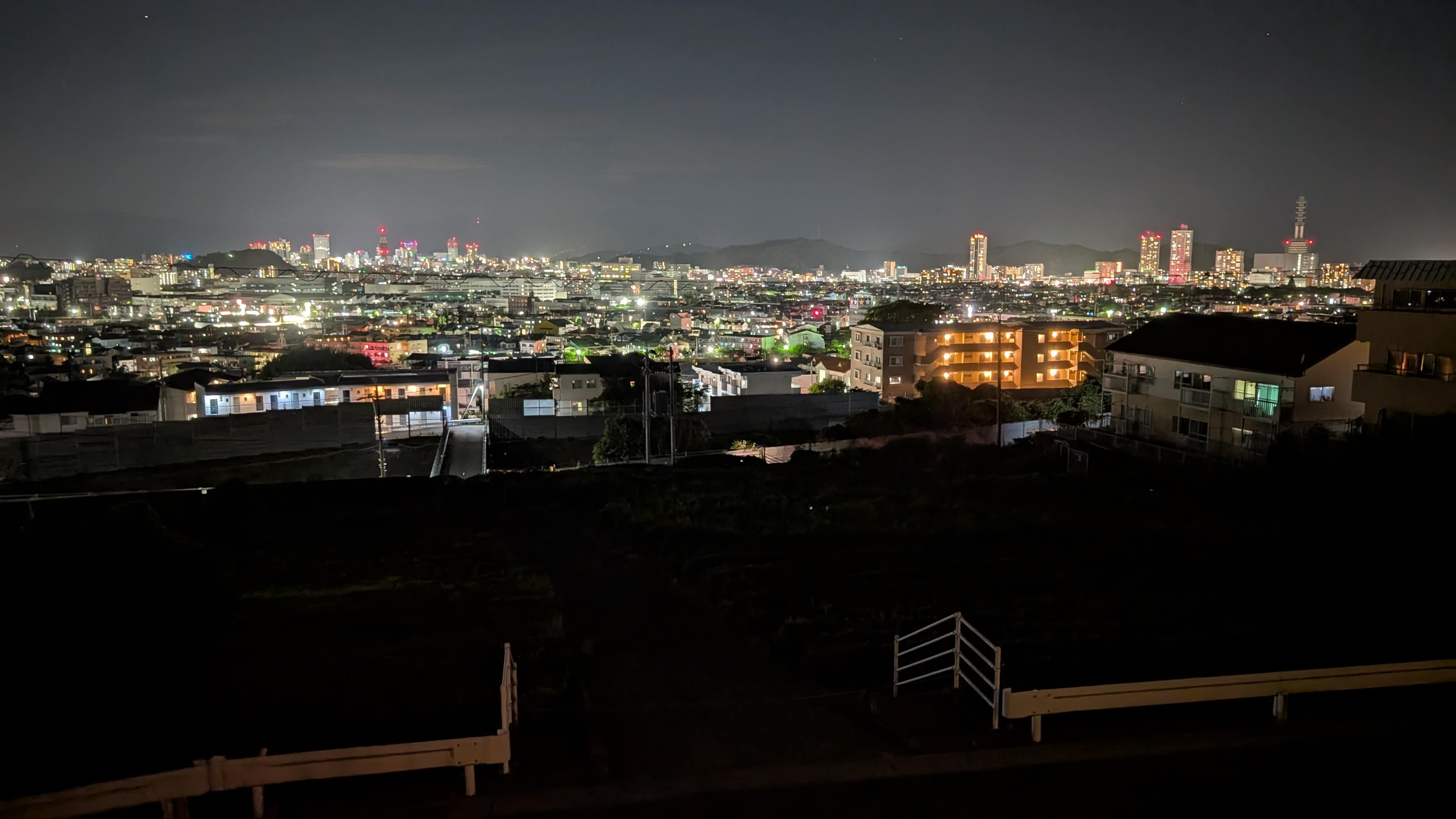 丘の上から見える静岡の夜景